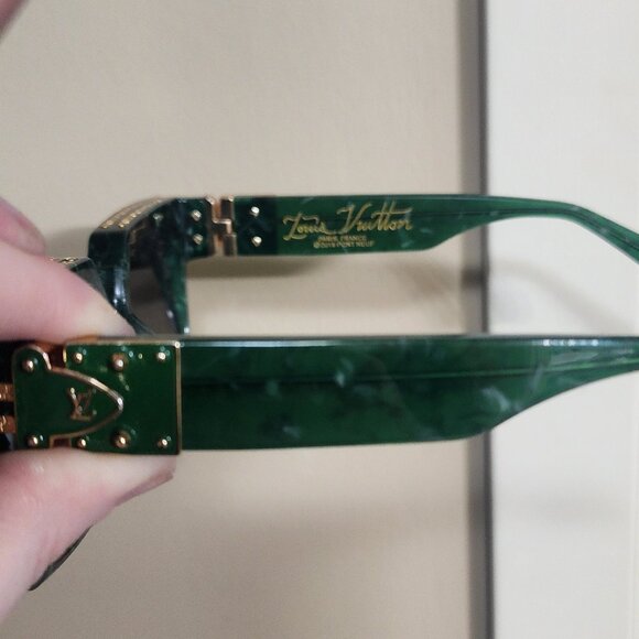 Louis Vuitton Sunglasses - Picture 4 of 6